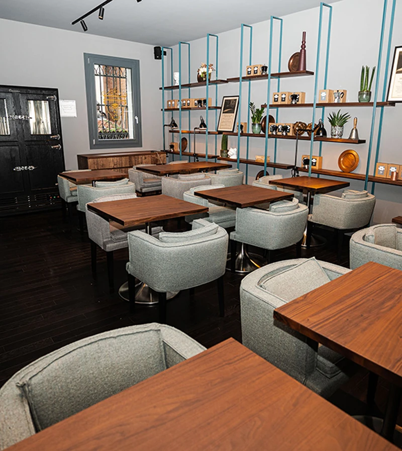 Dettaglio della sala interna de Le Beccherie: il luogo simbolo della gastronomia trevigiana