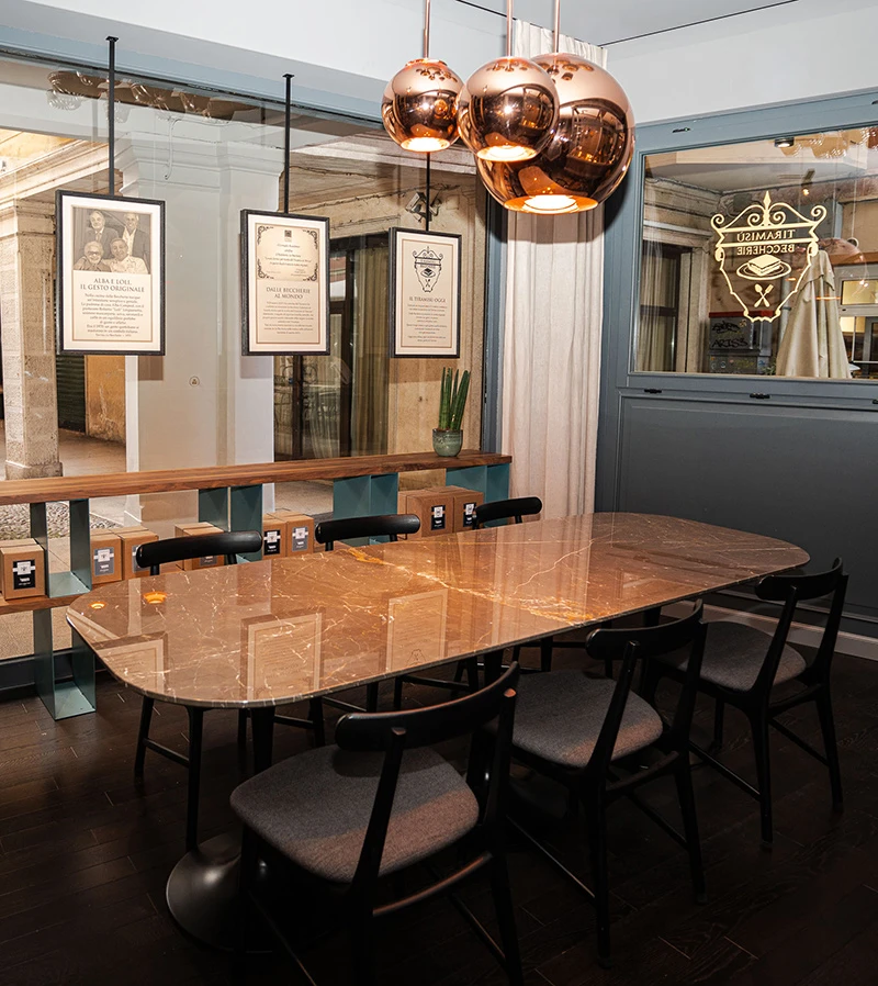 Configurazione dei tavoli per gruppi e meeting aziendali nel cuore di Treviso